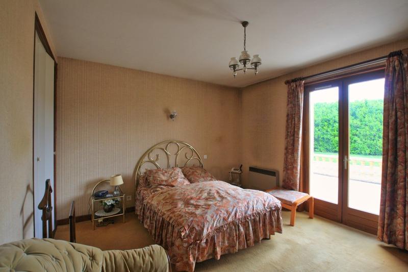 Maison - 225 m² - 7 pièces