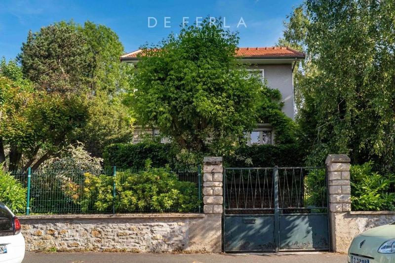 Maison - 218 m² - 6 pièces