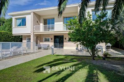 Villa - 285 m² - 9 pièces