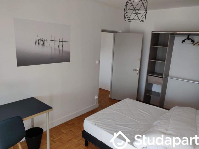 Chambre - 11 m² - 1 pièce