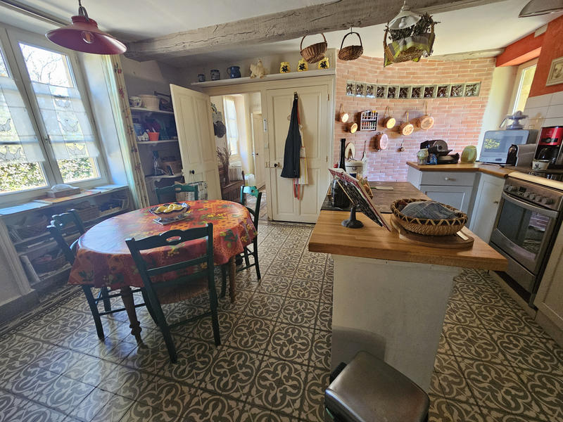 Maison - 220 m² - 6 pièces