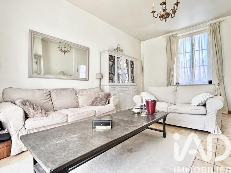 Maison - 230 m² - 8 pièces