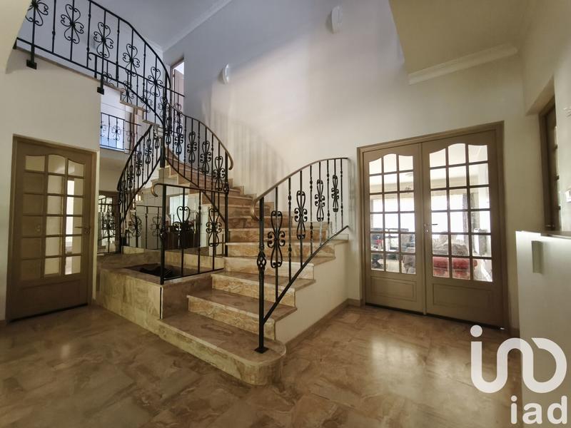 Maison - 303 m² - 9 pièces