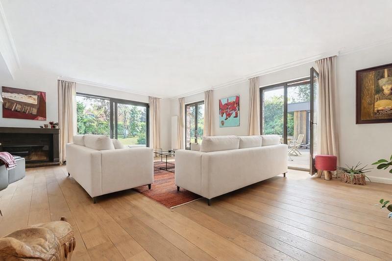 Maison - 312 m² - 9 pièces