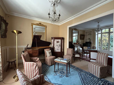 Maison - 244 m² - 8 pièces