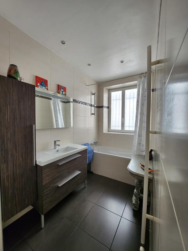 Maison - 218 m² - 9 pièces