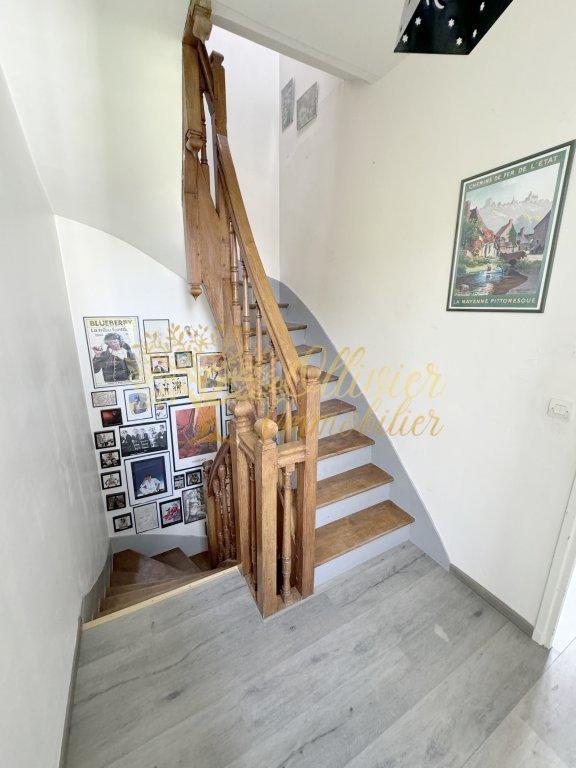 Maison - 209 m² - 8 pièces