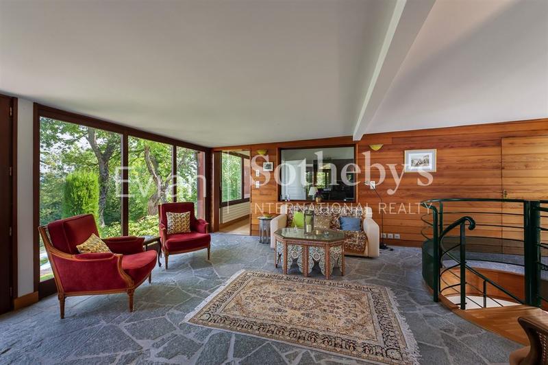 Villa - 288 m² - 6 pièces