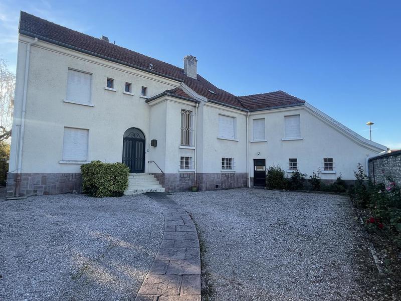 Maison - 200 m² - 9 pièces
