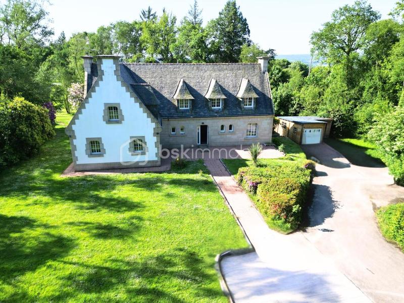 Propriété - 236 m² - 8 pièces