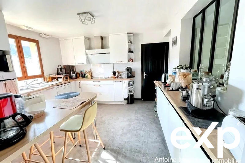 Maison - 163 m² - 9 pièces