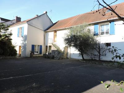 Maison - 329 m² - 12 pièces