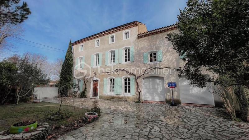 Demeure - 283 m² - 10 pièces