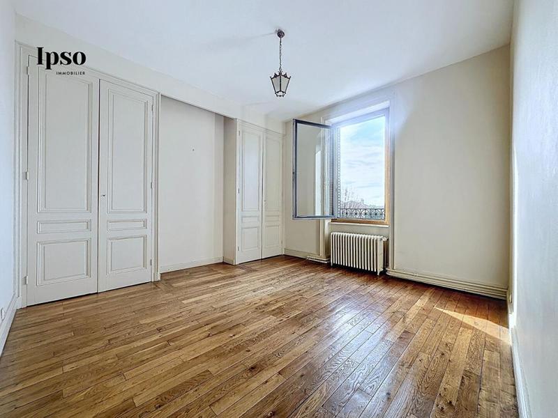 Propriété - 303 m² - 11 pièces