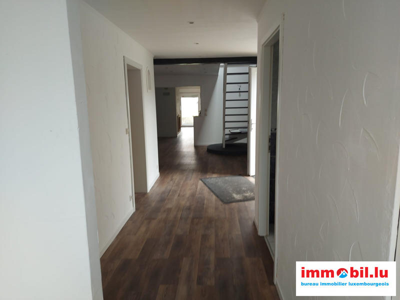 Maison - 255 m² - 7 pièces