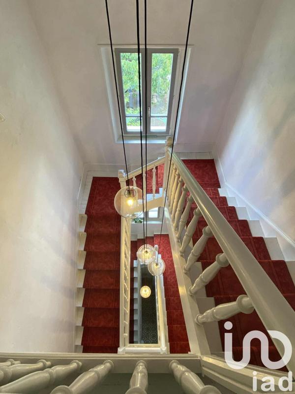 Maison - 220 m² - 7 pièces