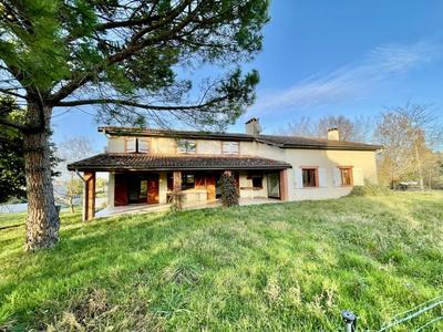 Villa - 250 m² - 8 pièces