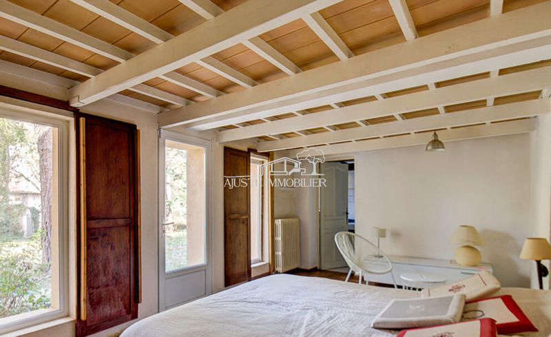 Maison - 230 m² - 7 pièces