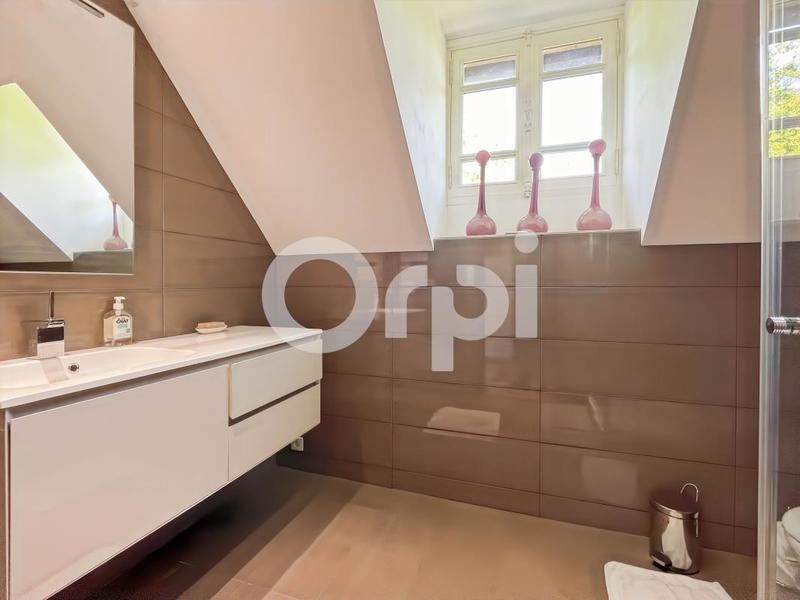 Moulin - 221 m² - 6 pièces