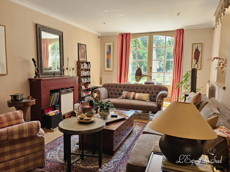 Maison - 251 m² - 9 pièces