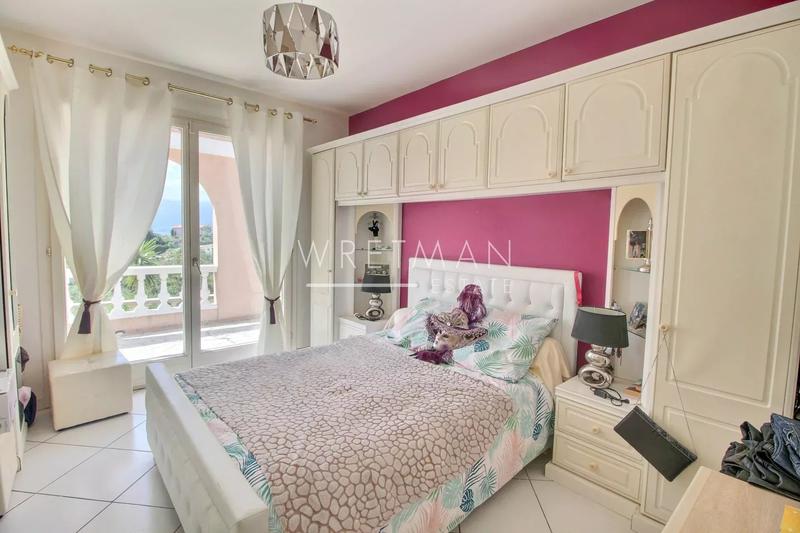 Maison - 256 m² - 8 pièces