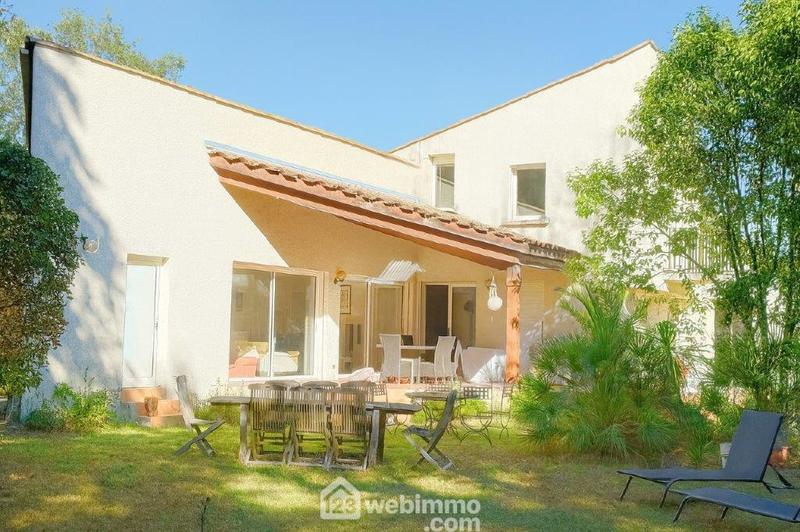 Villa - 220 m² - 10 pièces