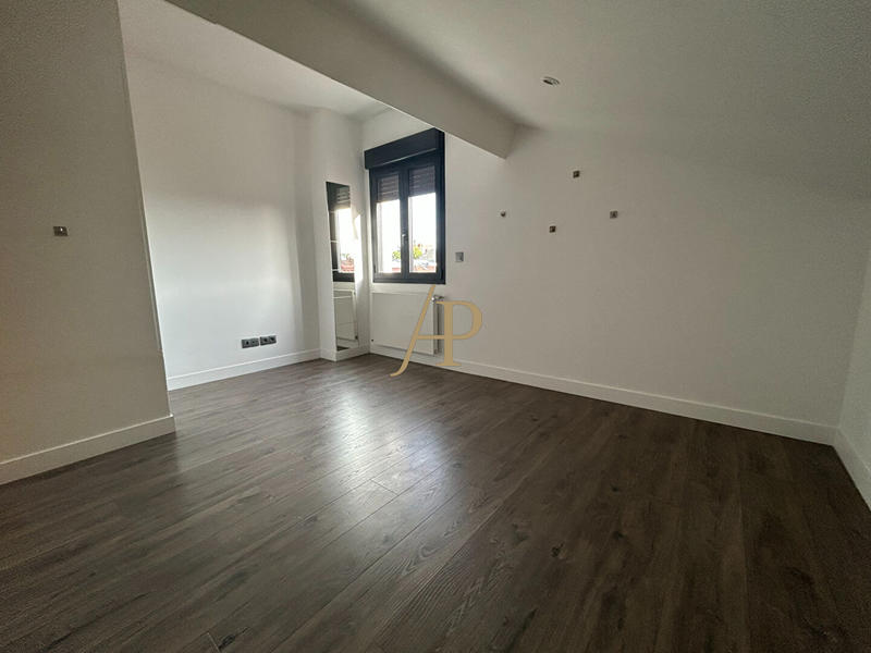 Appartement - 85 m² - 5 pièces