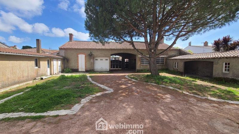 Maison - 267 m² - 12 pièces