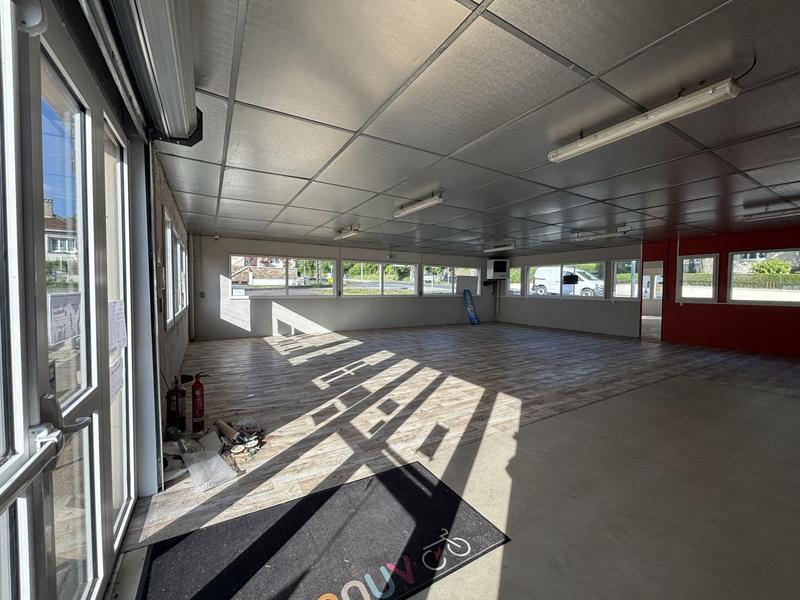 Local commercial - 2 174 m²