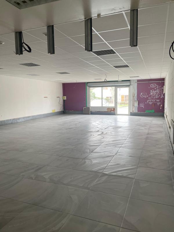 Local commercial - 115 m²