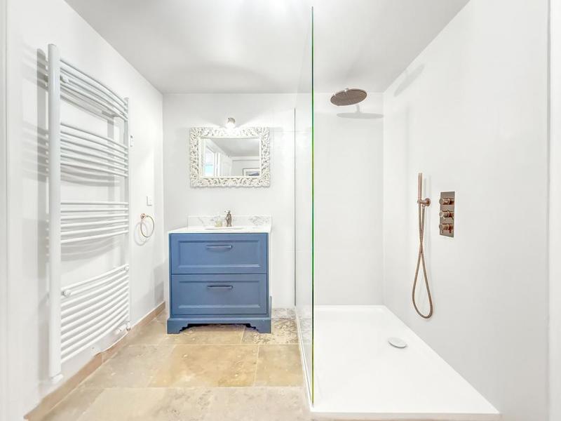 Maison - 250 m² - 6 pièces