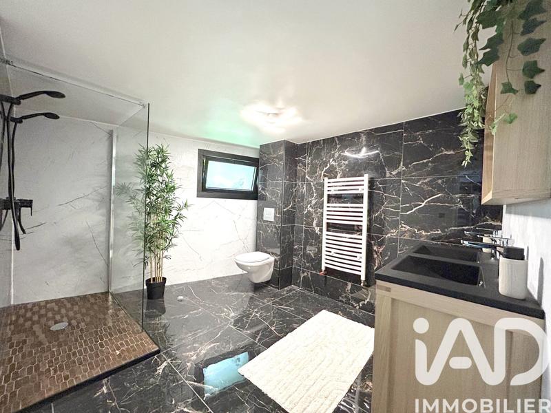 Maison - 204 m² - 7 pièces