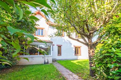 Maison - 183 m² - 9 pièces