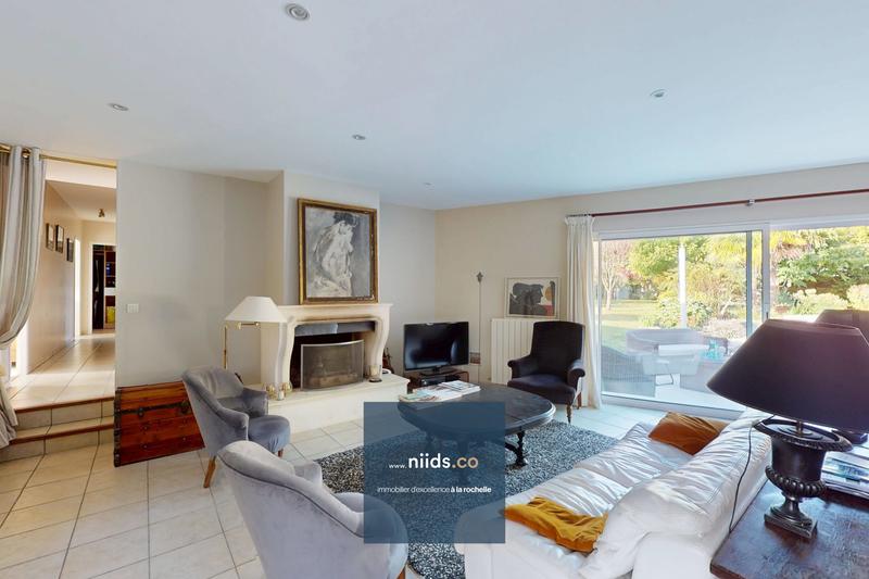 Maison - 214 m² - 7 pièces