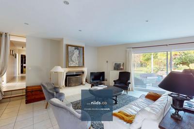 Maison - 214 m² - 7 pièces