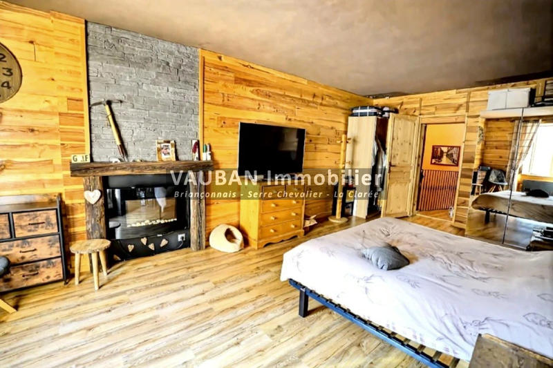 Maison - 228 m² - 9 pièces