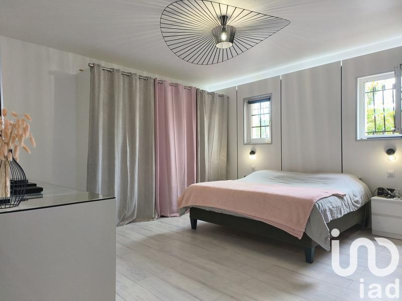 Maison - 235 m² - 8 pièces