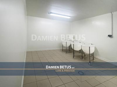 Propriété - 2 655 m² - 14 pièces