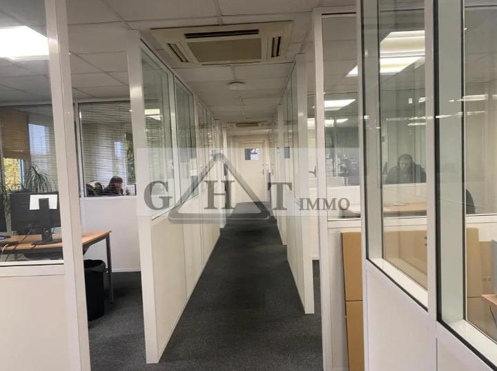 Entrepôt - 1 160 m²