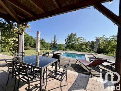 Maison - 215 m² - 7 pièces