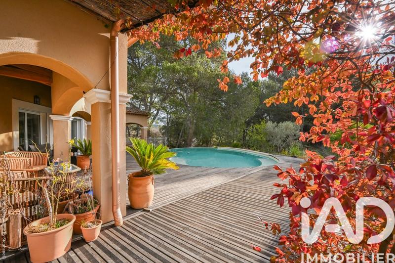 Maison - 210 m² - 7 pièces