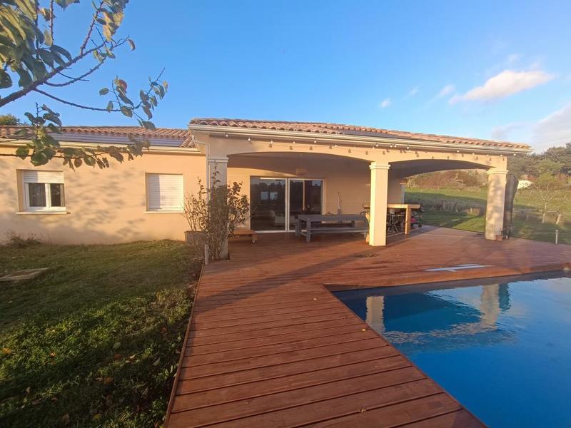 Maison - 140 m² - 5 pièces