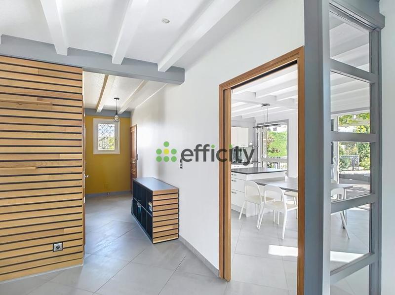 Maison - 205 m² - 8 pièces