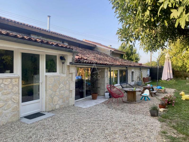 Maison de village - 300 m² - 8 pièces