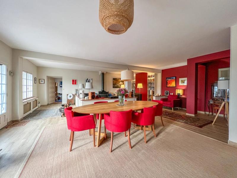 Maison - 260 m² - 8 pièces