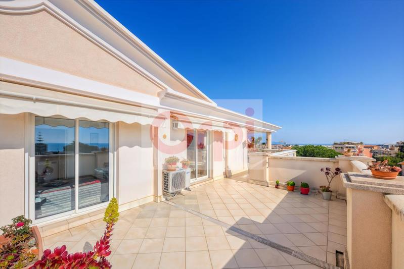 Penthouse - 98 m² - 4 pièces