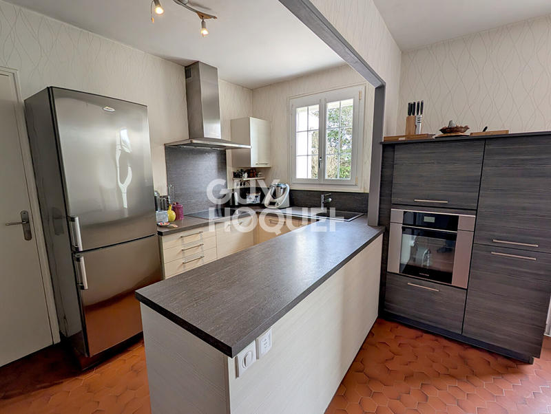 Maison - 198 m² - 8 pièces