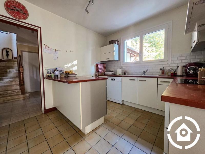 Maison - 212 m² - 8 pièces