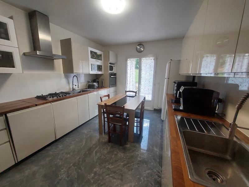 Maison - 196 m² - 9 pièces