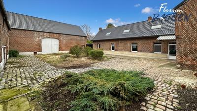 Corps de ferme - 234 m² - 8 pièces